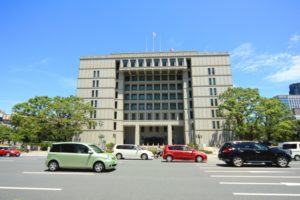 芸能人のサプリ広告塔は薬務課に相談